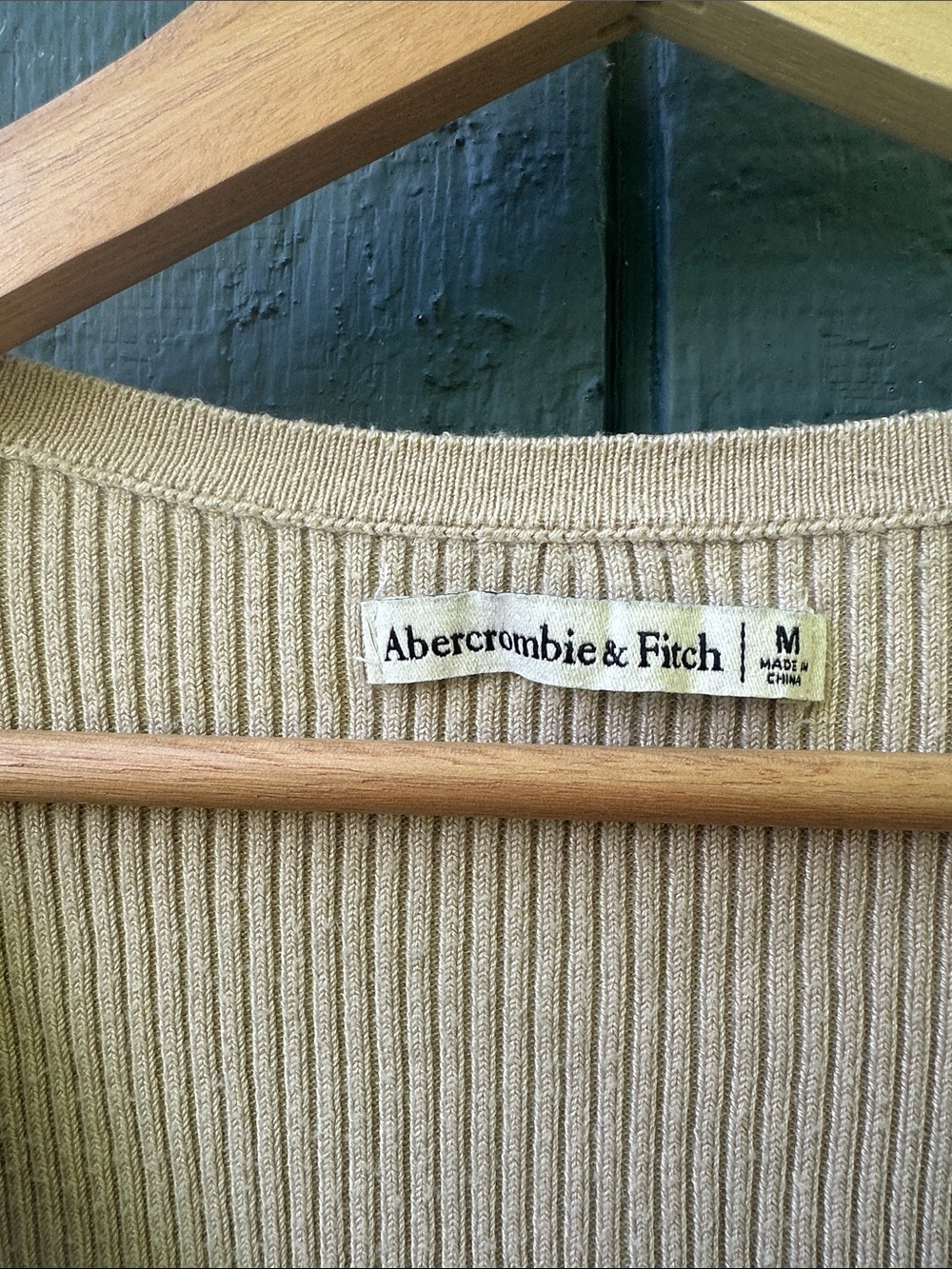 Abercrombie & Fitch Cream Ribbed Button-Front V-Neck Top - Picture 2 of 3